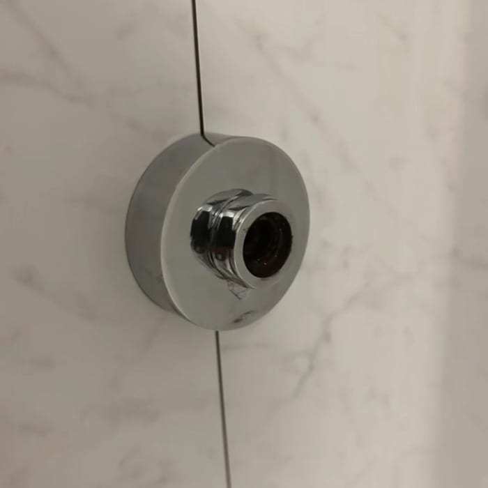 Bathroom fitting after descaling
